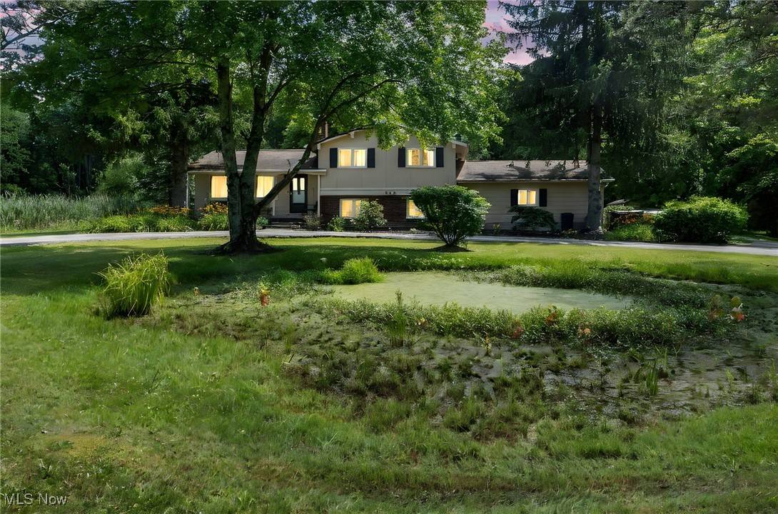 Aurora, OH 44202,566 Crackel RD