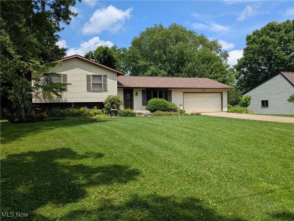 Norton, OH 44203,4347 Flesher DR