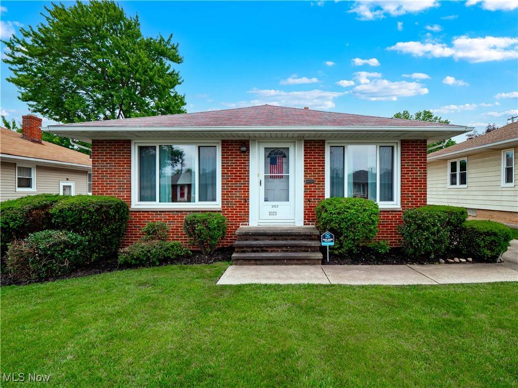 Parma, OH 44134,3323 North AVE