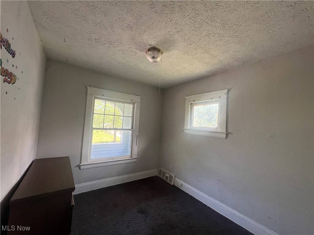Cleveland, OH 44104,10206 Lamontier AVE