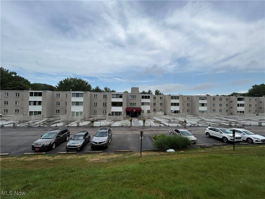 Cuyahoga Falls, OH 44223,520 Meredith LN #302