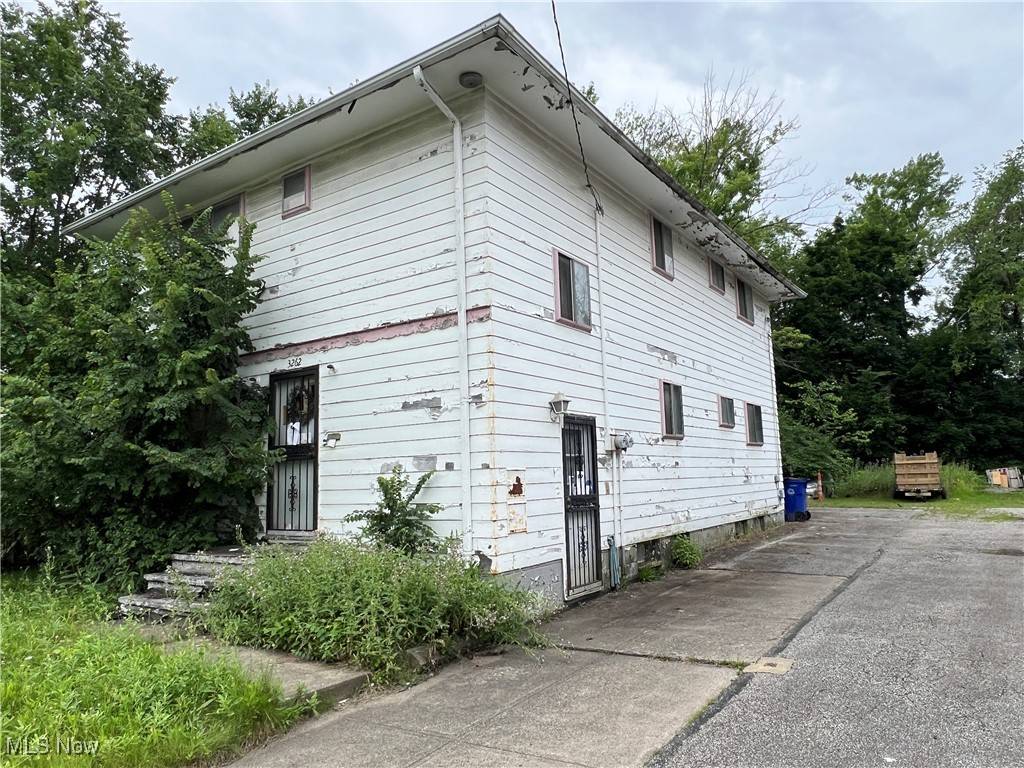 Cleveland, OH 44120,3262 E 130th ST