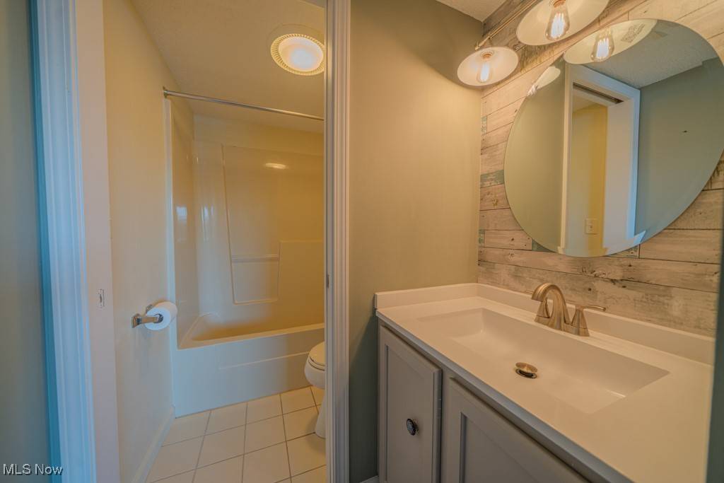 Sandusky, OH 44870,32 Marina Point DR