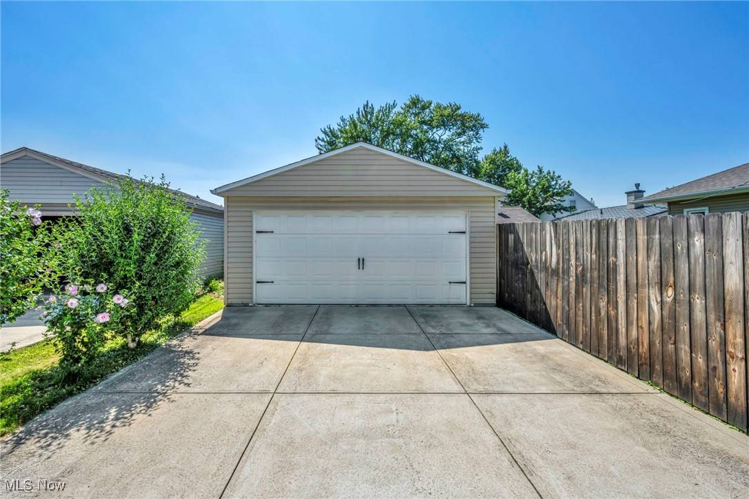 Parma, OH 44134,3303 Tuxedo AVE
