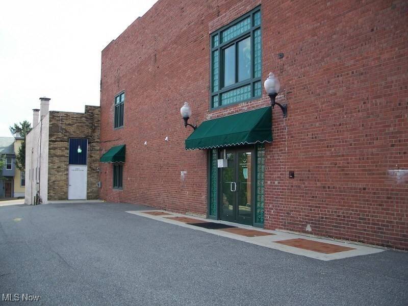 St Clairsville, OH 43950,135 E Main ST