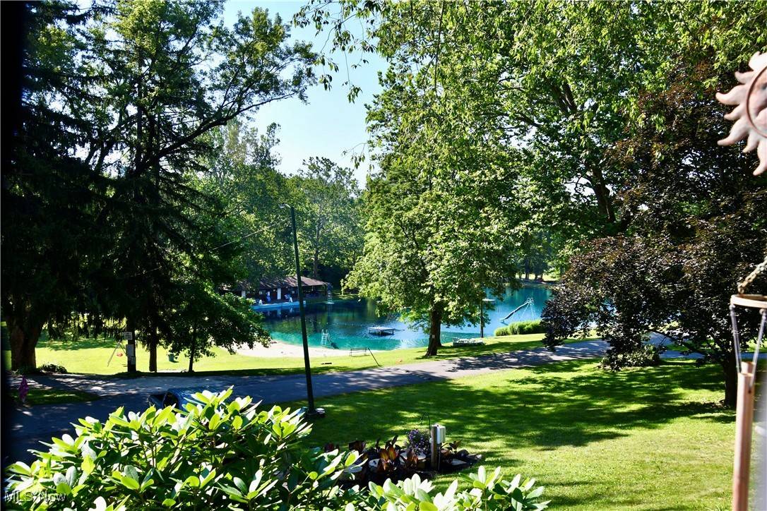 Salem, OH 44460,1511 Lake Front DR