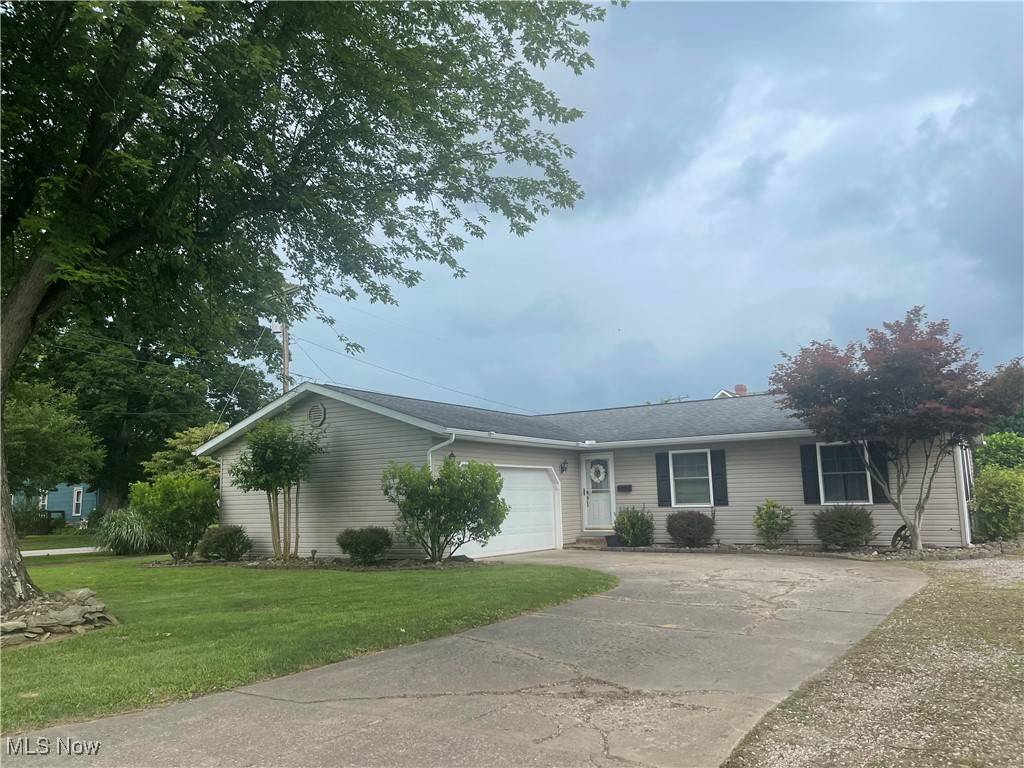 Williamstown, WV 26187,812 W 6th ST