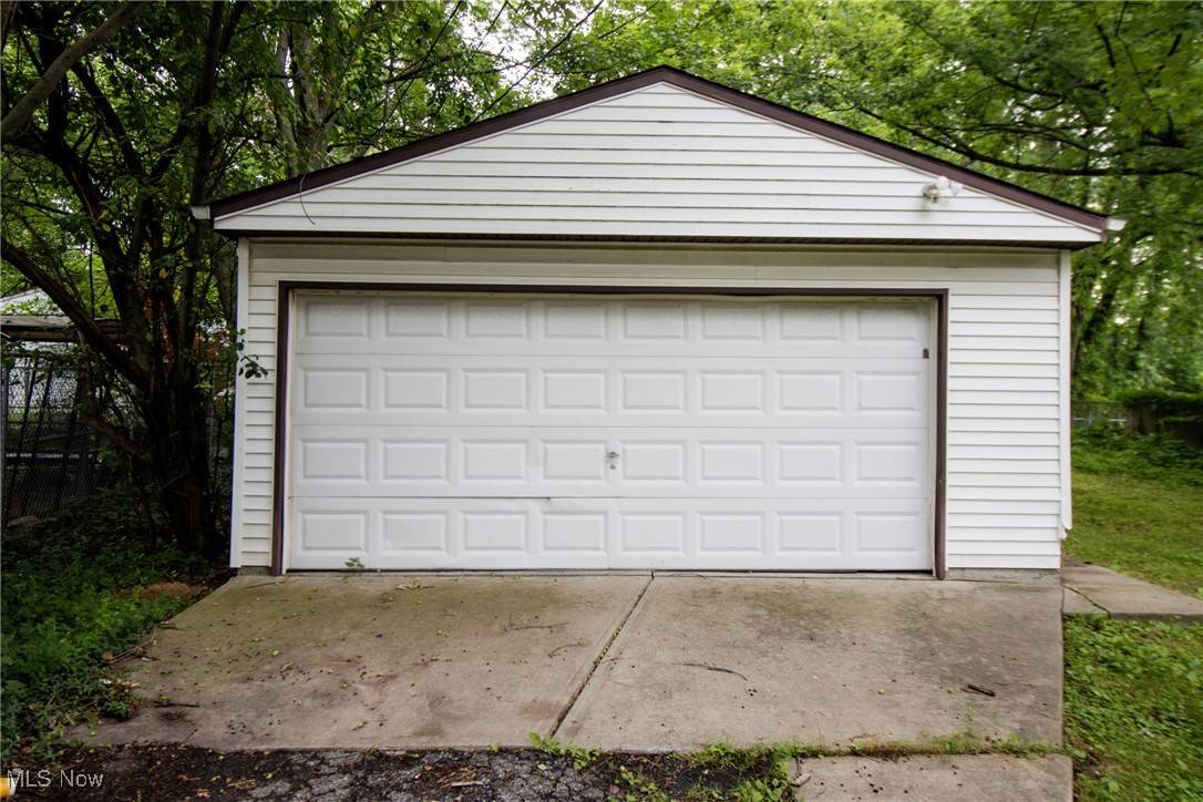 Cleveland Heights, OH 44121,915 Clarence RD