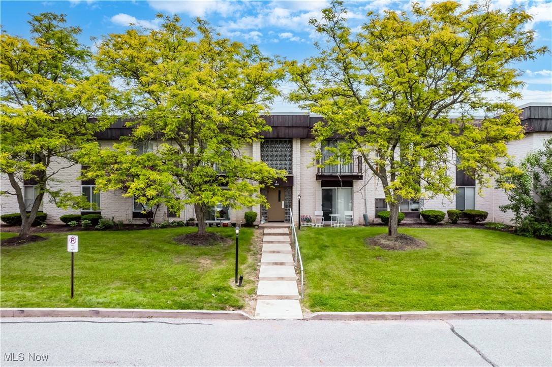 North Royalton, OH 44133,8455 N Akins RD #103