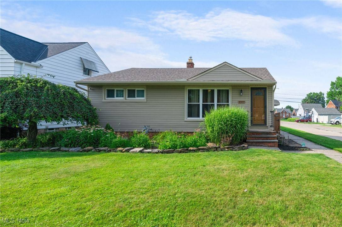 Parma, OH 44134,3302 Maplecrest DR