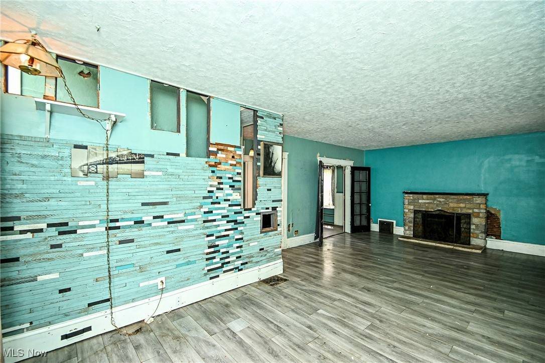 Hartville, OH 44632,300 W Maple ST