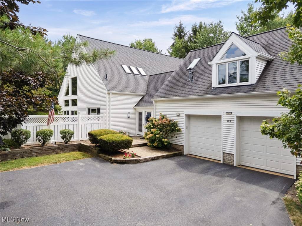 Aurora, OH 44202,985 Goldenrod TRL