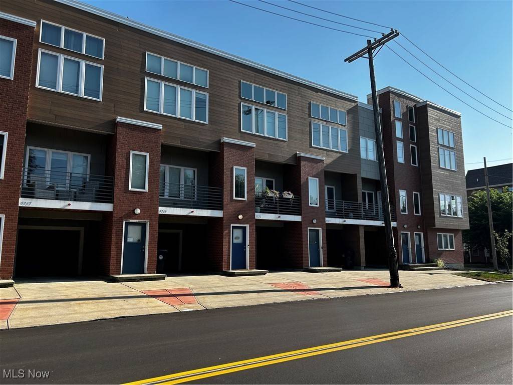 Cleveland, OH 44102,5711 Bridge AVE