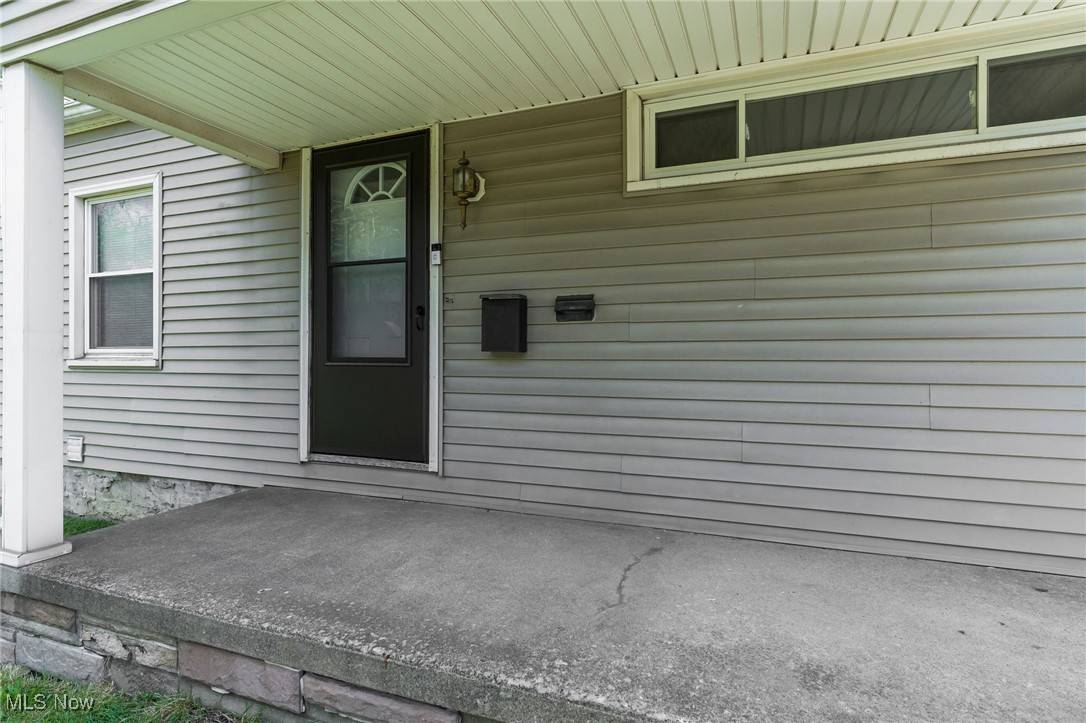 Warren, OH 44483,871 Oak Knoll AVE SE