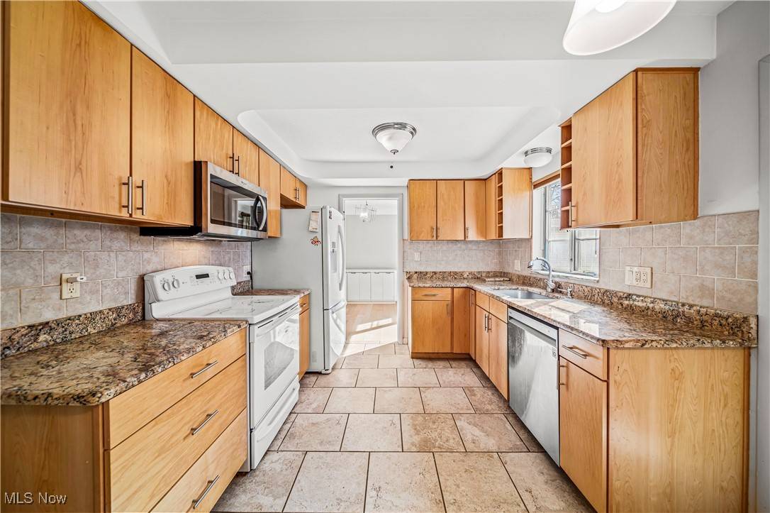 Beachwood, OH 44122,21516 Halworth RD