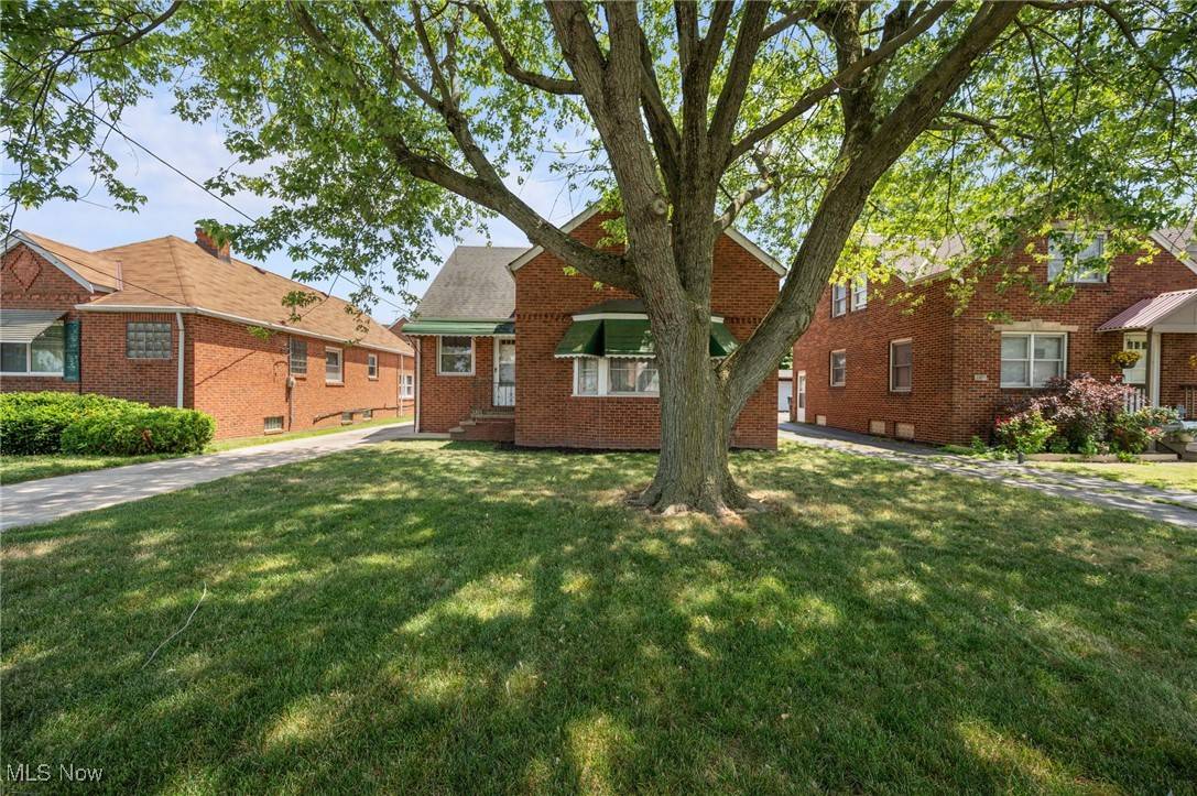 Cleveland, OH 44111,3301 Warren RD