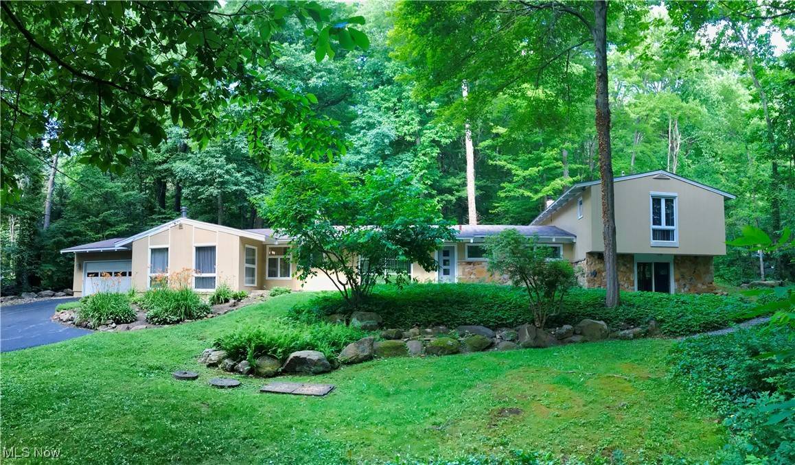 Chagrin Falls, OH 44023,17079 Cats Den RD