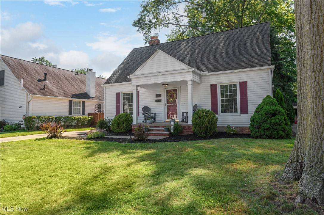 Bay Village, OH 44140,486 Canterbury RD
