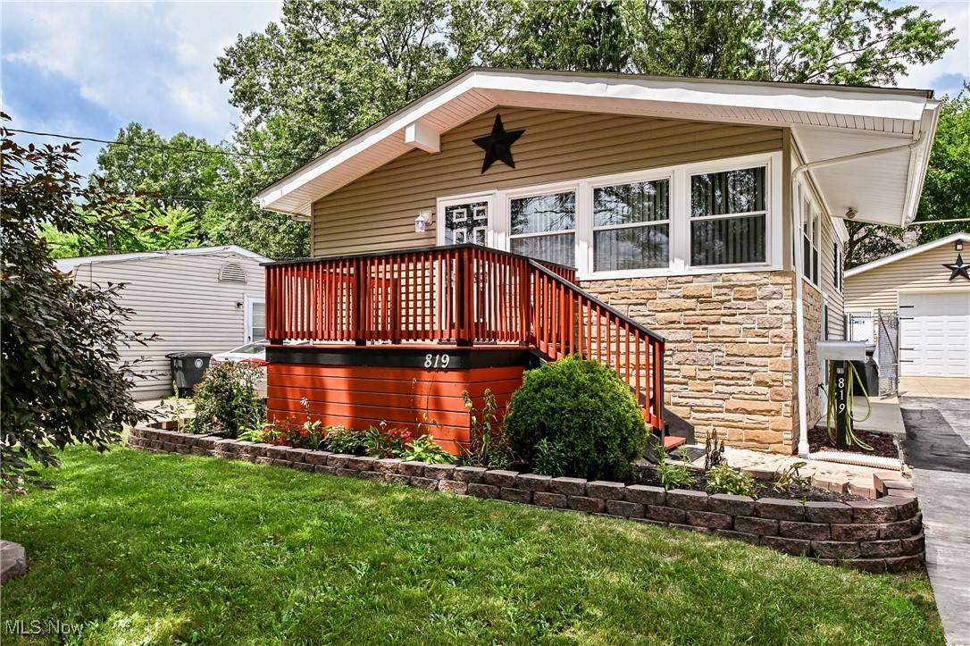Akron, OH 44314,819 Carnegie AVE