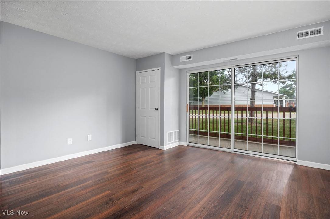 Olmsted Twp, OH 44138,27087 Oakwood CIR #102Y