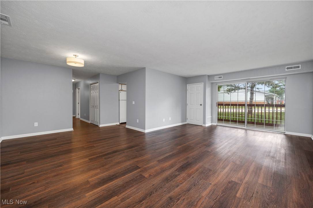 Olmsted Twp, OH 44138,27087 Oakwood CIR #102Y