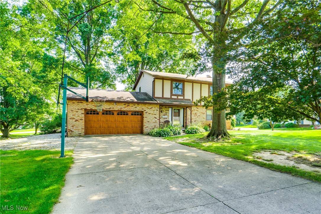 Hartville, OH 44632,10154 Carlswood AVE NE