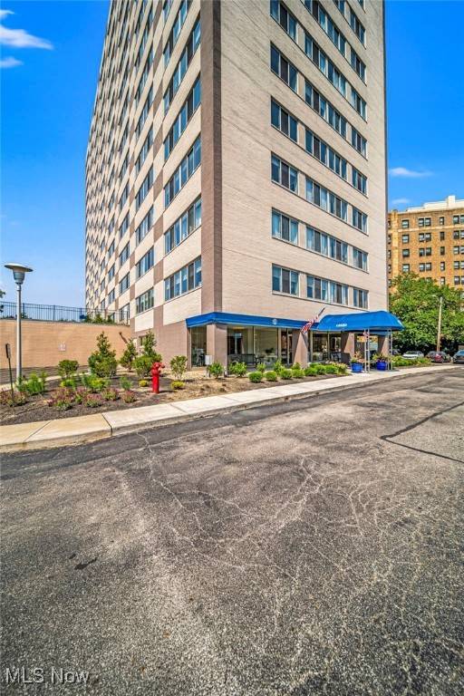 Lakewood, OH 44107,12520 Edgewater DR #210