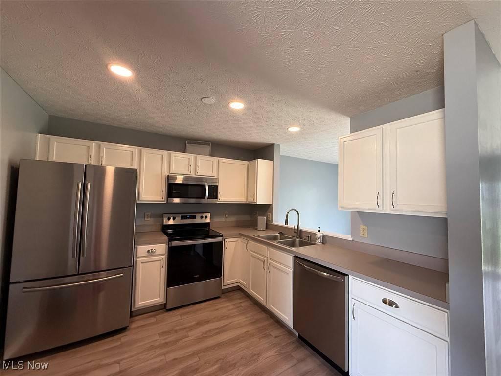 Avon Lake, OH 44012,385 Angela LN