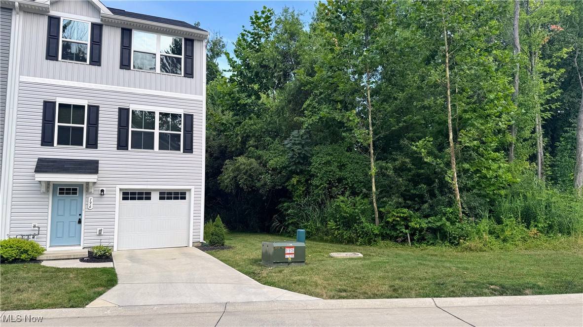 Painesville, OH 44077,196 Raintree LN