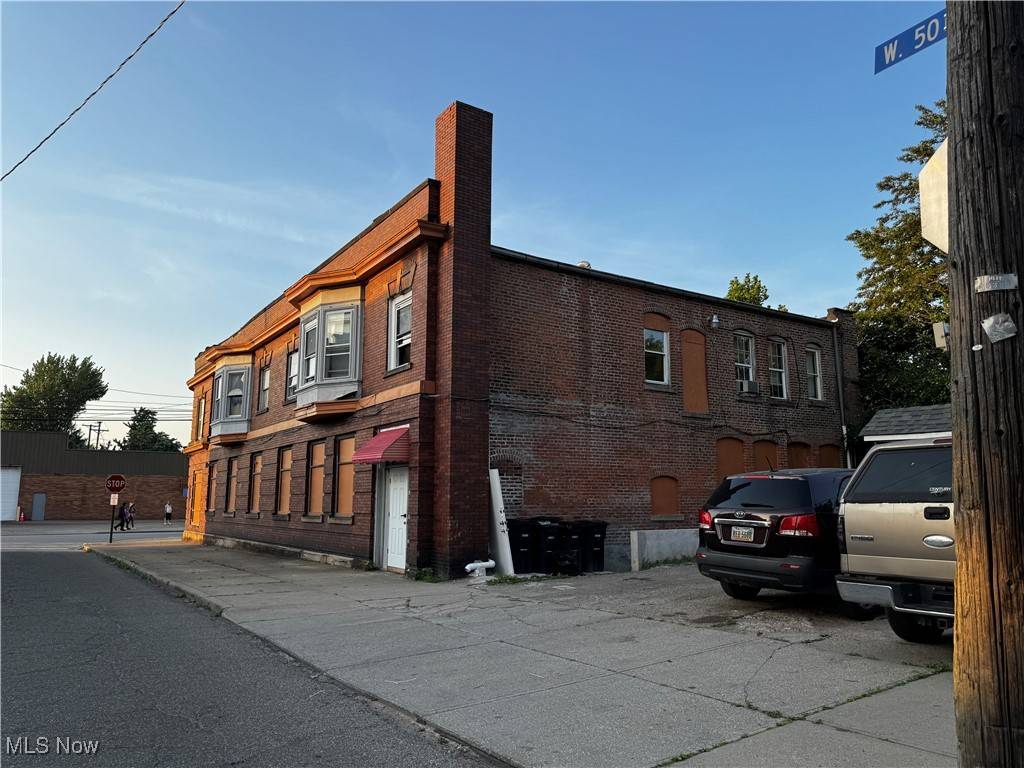 Cleveland, OH 44102,4911 Clark AVE