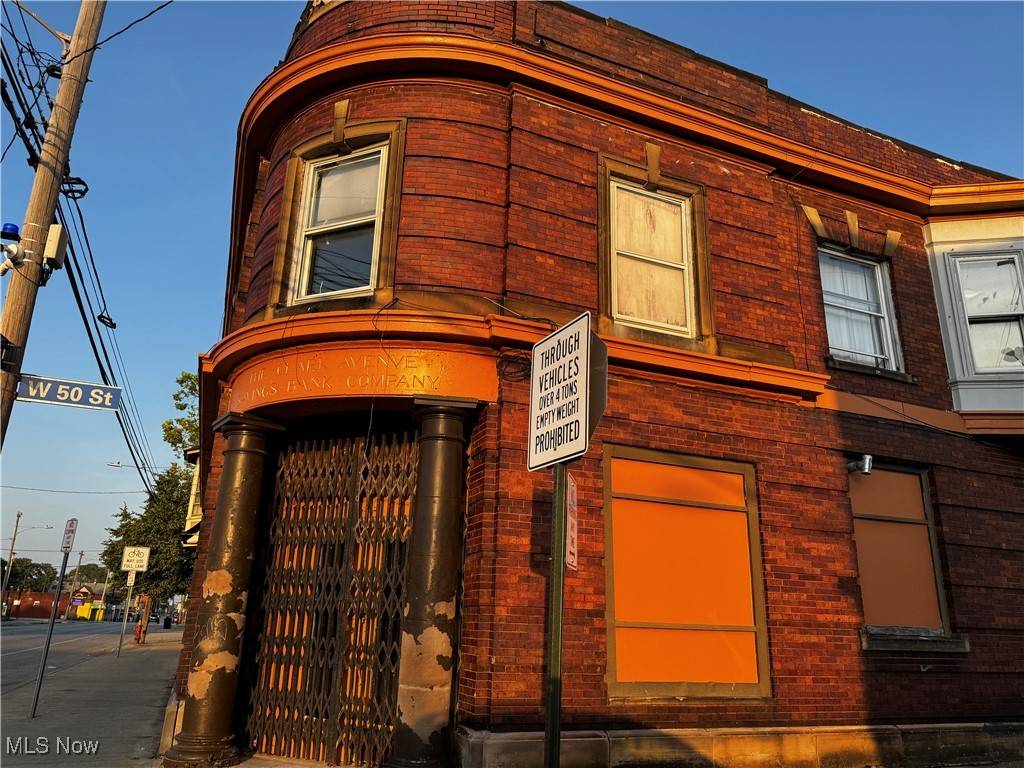 Cleveland, OH 44102,4911 Clark AVE