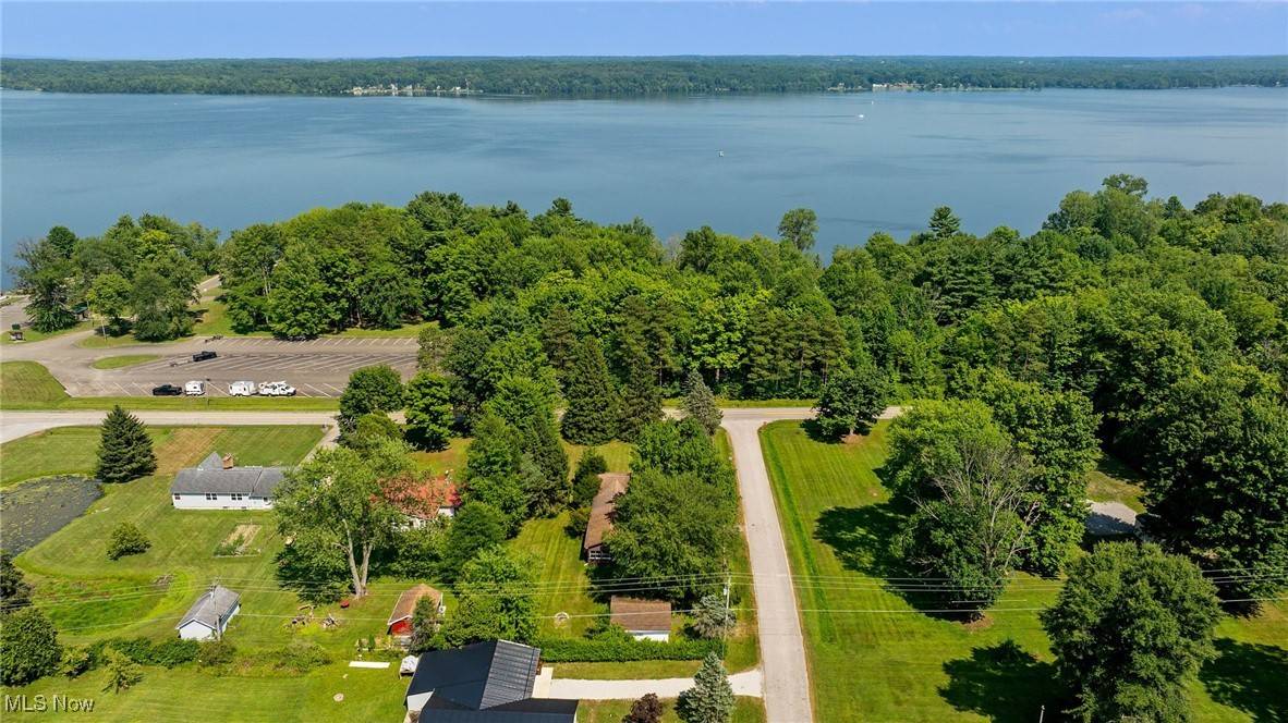 Andover, OH 44003,6677 Morningview DR