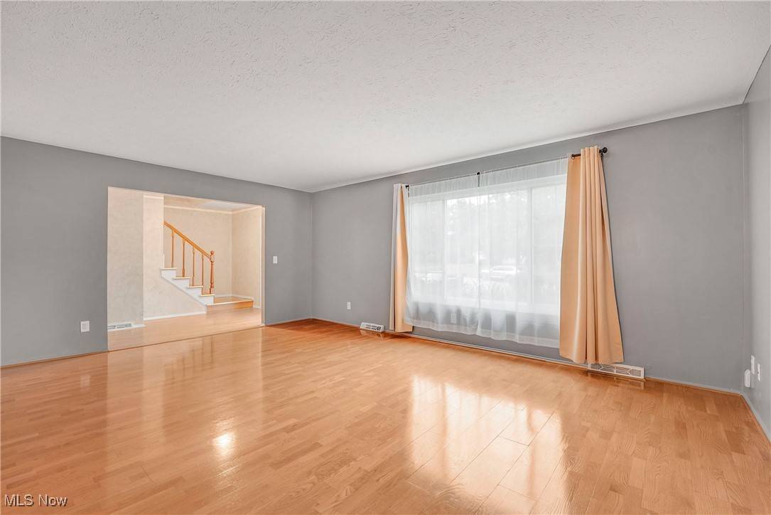 Solon, OH 44139,32553 N Roundhead DR