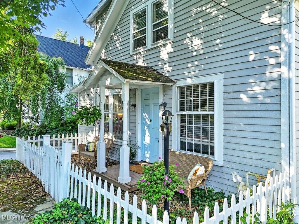 Chagrin Falls, OH 44022,122 S Main ST