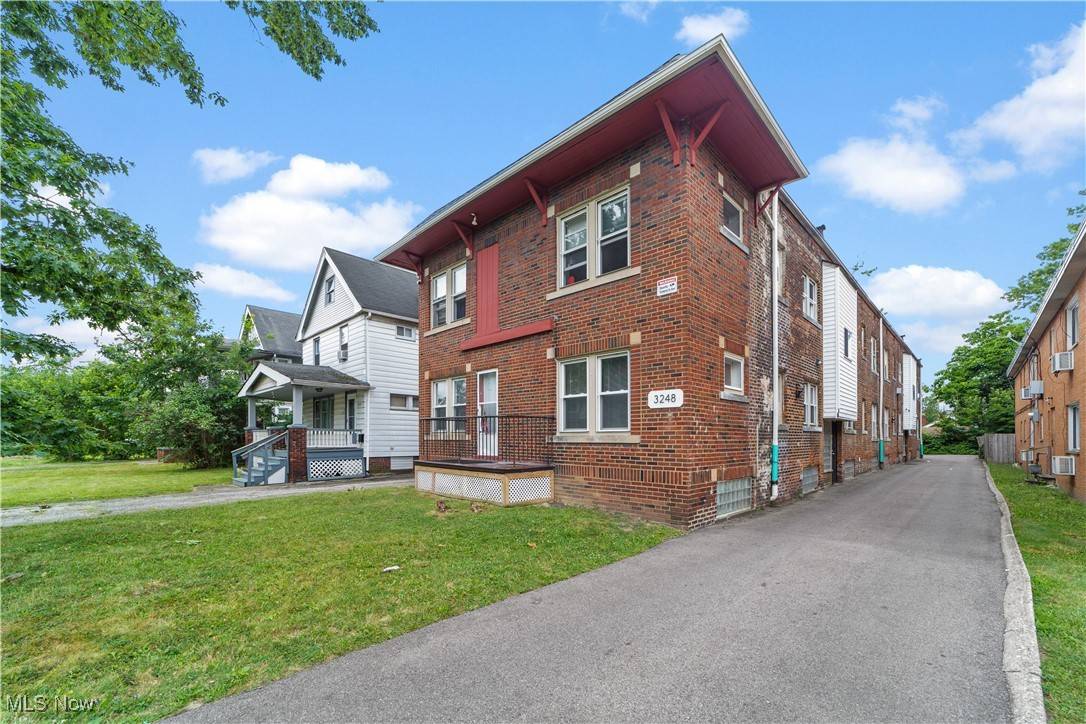 Cleveland, OH 44120,3248 E 139th ST