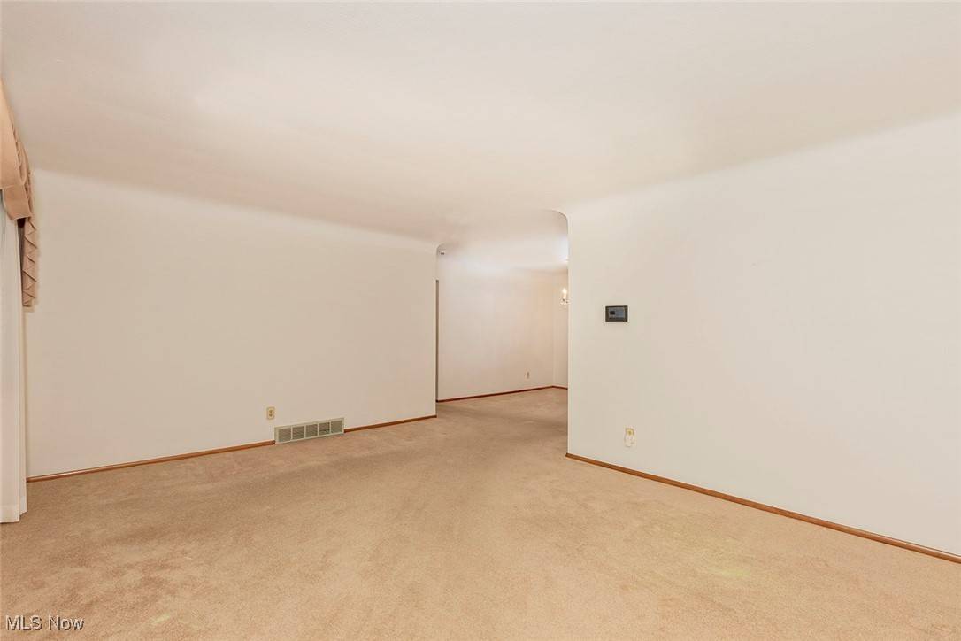 South Euclid, OH 44121,821 Haywood DR