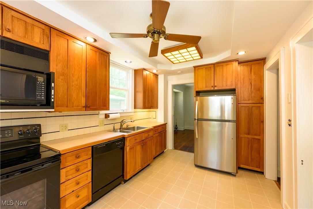 Cleveland Heights, OH 44118,2660 Idlewood RD