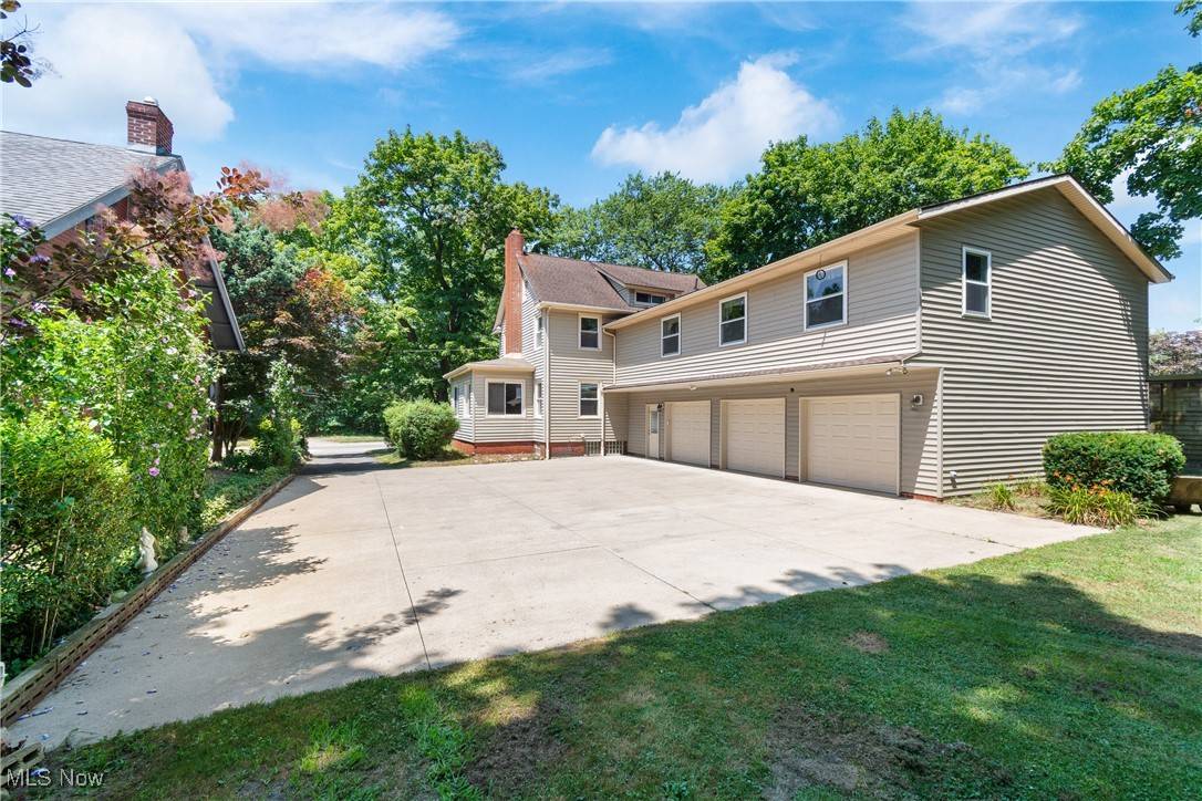 Akron, OH 44312,373 Canton RD