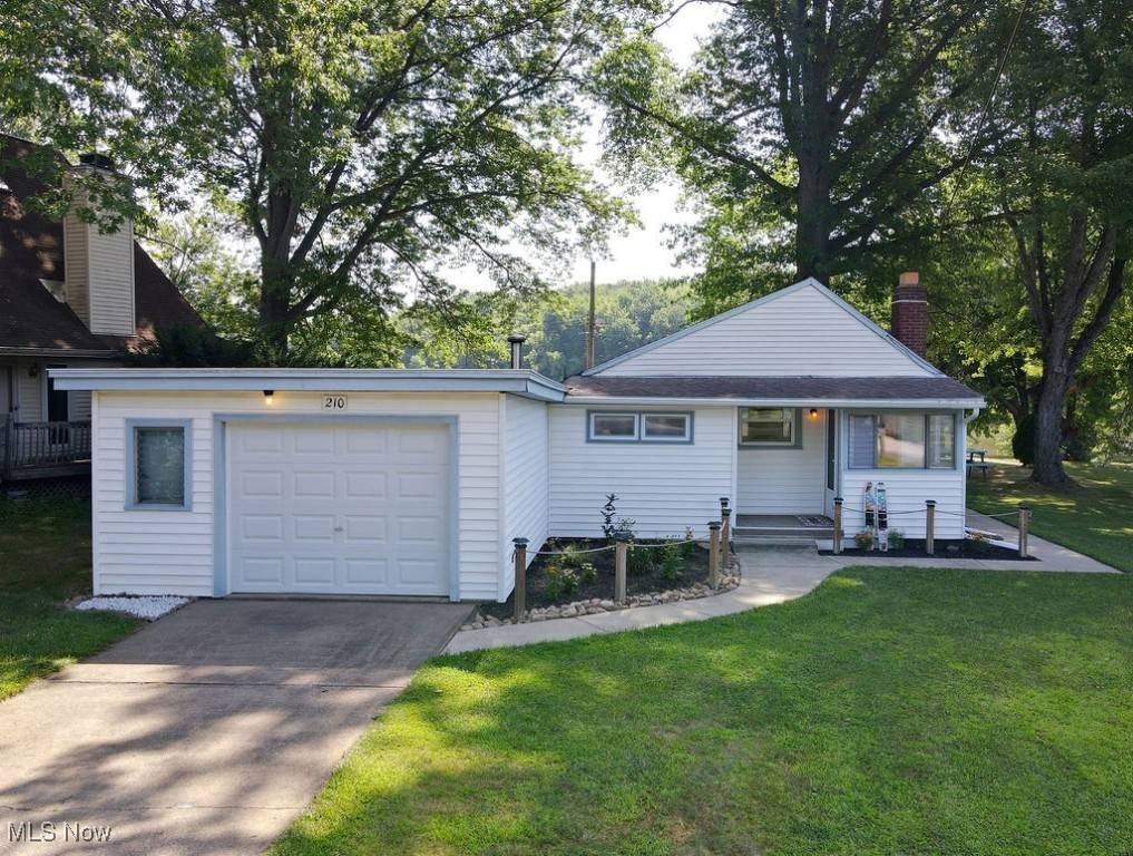 North Benton, OH 44449,210 Hawthorne DR