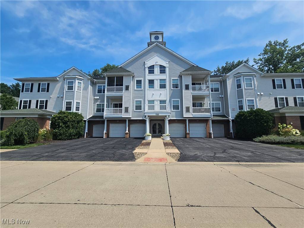 Avon Lake, OH 44012,703 Aqua Marine BLVD #703