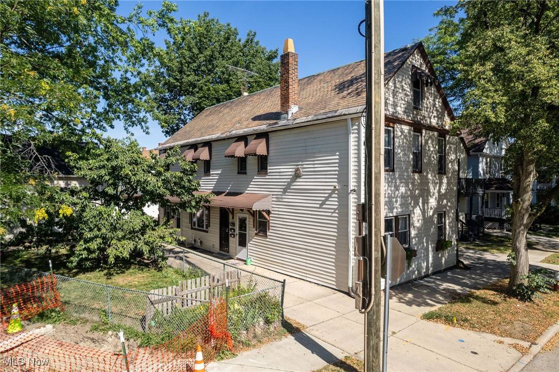 Lakewood, OH 44107,2104 Lark ST