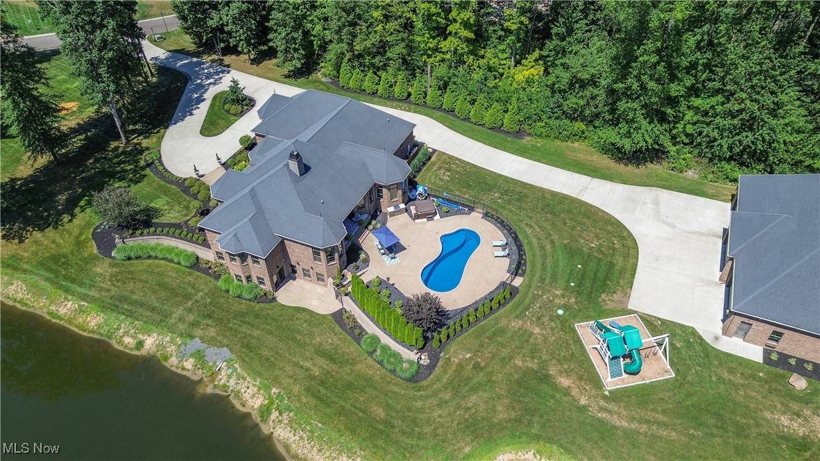 Canfield, OH 44406,8040 Briarwood CT