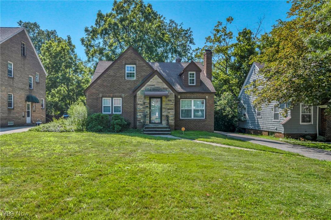 Euclid, OH 44117,2010 E 221st ST