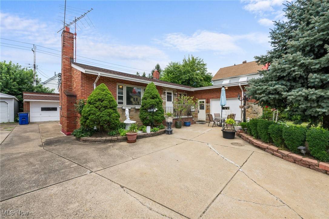 Cleveland, OH 44119,894 London