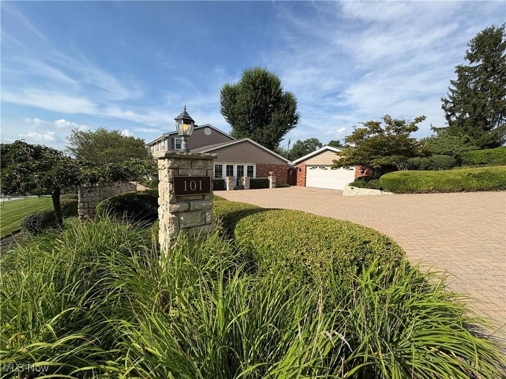 St Clairsville, OH 43950,101 Debbie LN