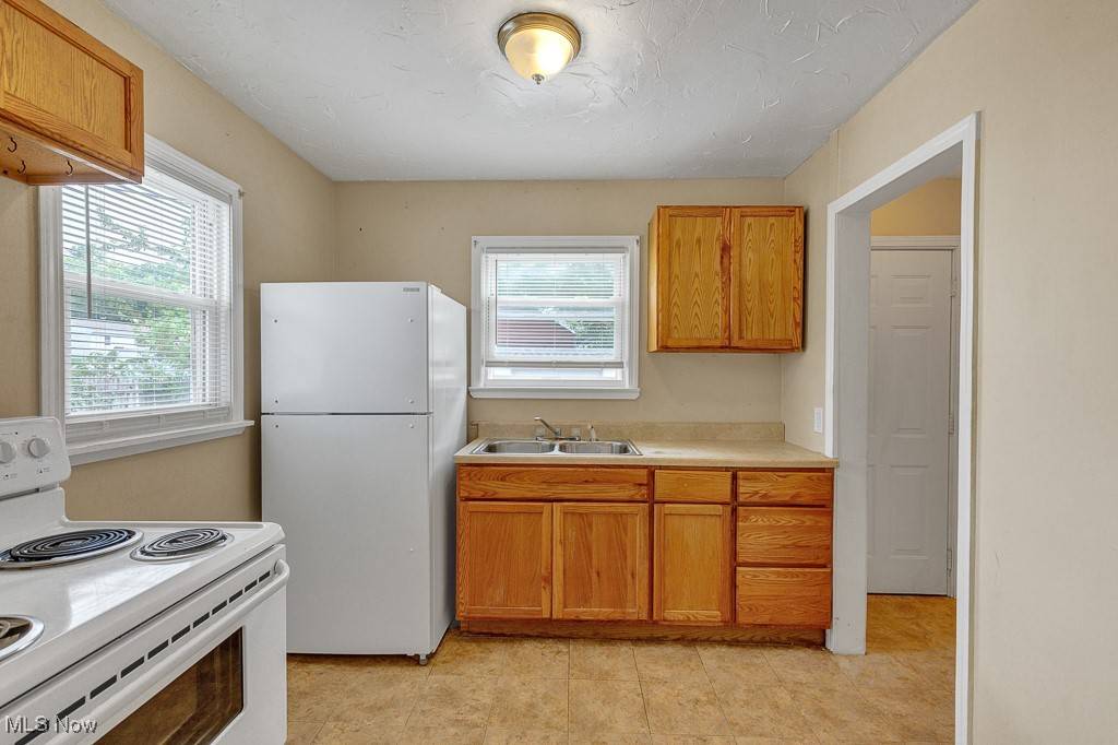 Euclid, OH 44132,615 E 266th ST