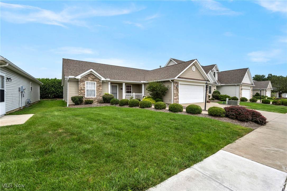 Seven Hills, OH 44131,475 Falling Leaf DR