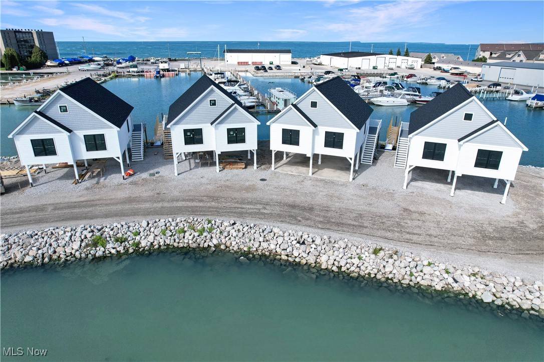 Port Clinton, OH 43452,545 W Lakeshore DR #10