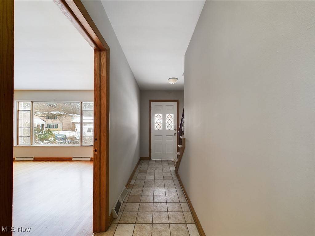 Akron, OH 44313,1834-1836 Cromwell DR