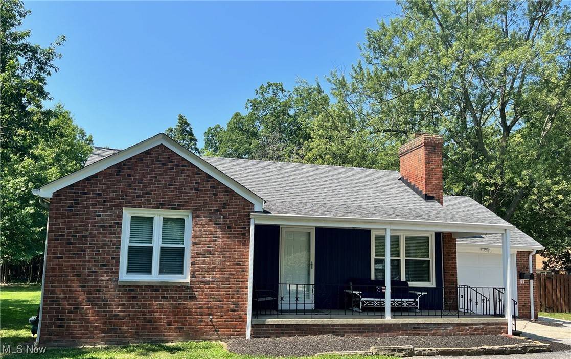 Wickliffe, OH 44092,852 Lloyd RD
